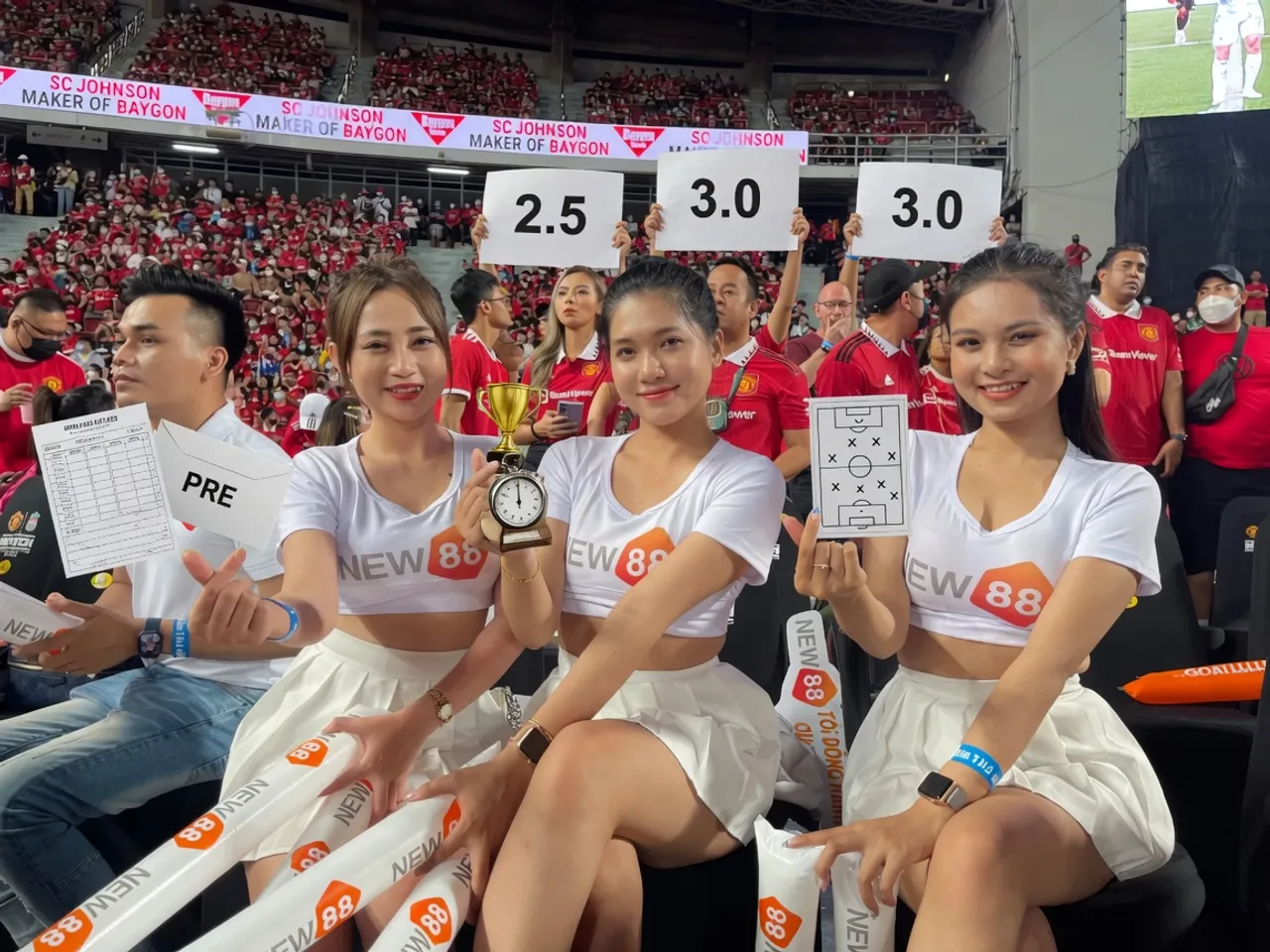 So sánh chi tiết cược prematch và cược live bóng đá trên new88 với minh họa biến động tỷ lệ và diễn biến trận đấu thể thao